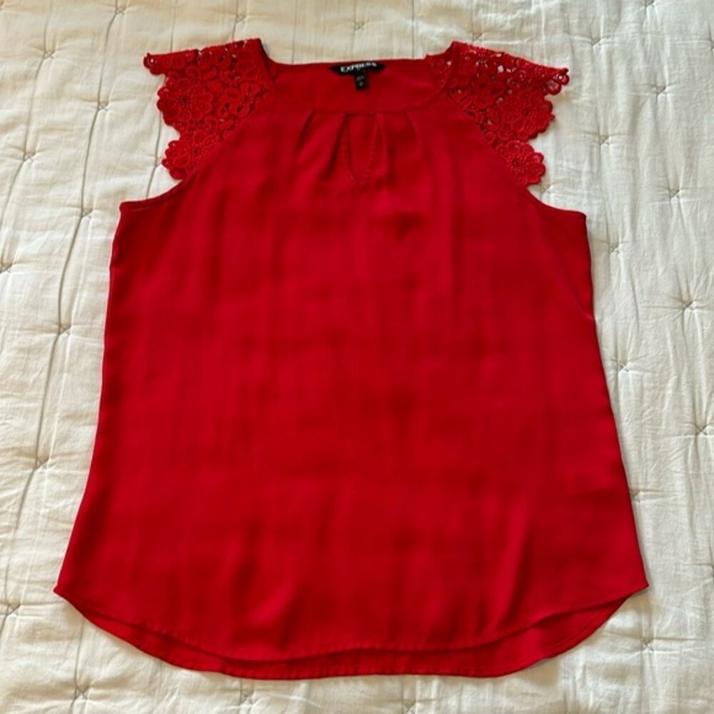 💕 2 for $15 - Red Express lace shoulder blouse